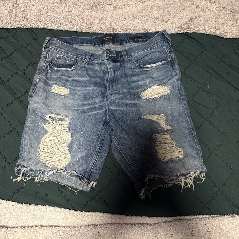 Distressed Denim Shorts Men’s